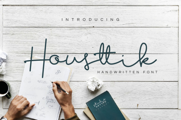 Housttik: A Elegant Script Font
